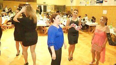 Φίλε χοντροκομμένο καυτό κορίτσι στις διακοπές