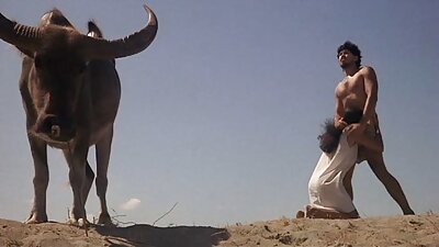 Η καυλιάρης ασιατική γκόμενα παίρνει το σφιχτό μουνί της γεμάτο με Cum